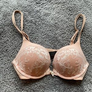 Victoria’s Secret bombshell nude lace bra 32A